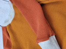 Load image into Gallery viewer, 3T waffle knit sweater/sweatshirt
